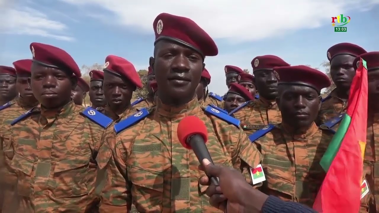 1re vague du contingent exceptionnel 2025 du CRI de la 1re Région militaire présentée au Drapeau