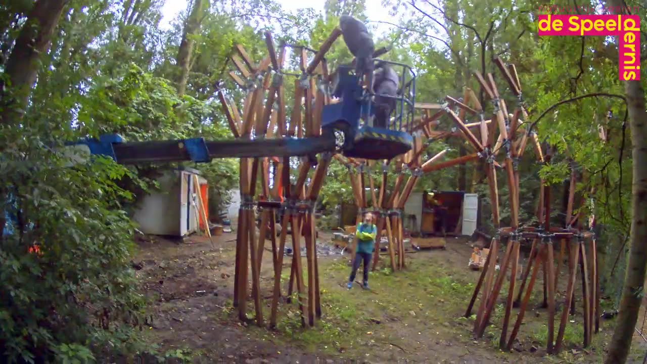 Bouw Reuze Boomhut Timelapse - Start tot en met augustus