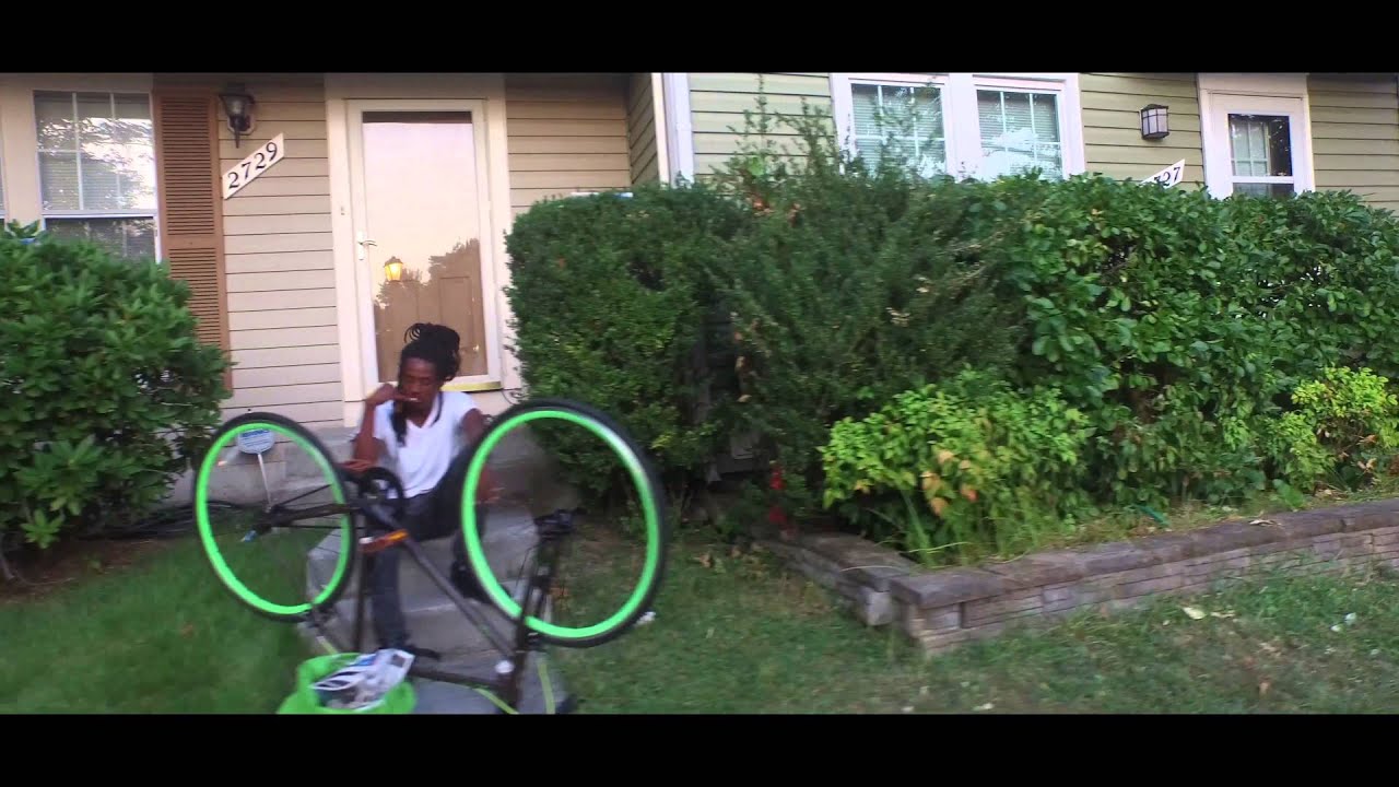 Oochie-Paper boy (Directed by Manbehindtheeye)