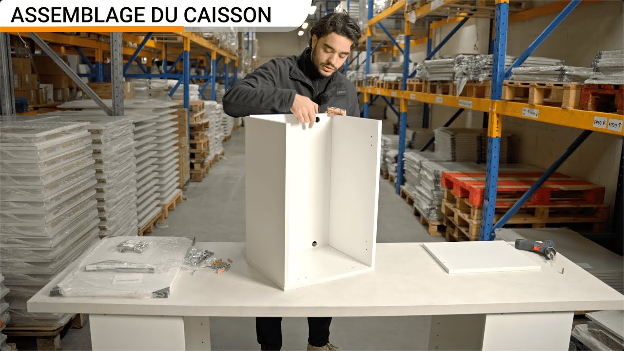 Monter un meuble haut relevant - Tutoriel | Stock Cuisines