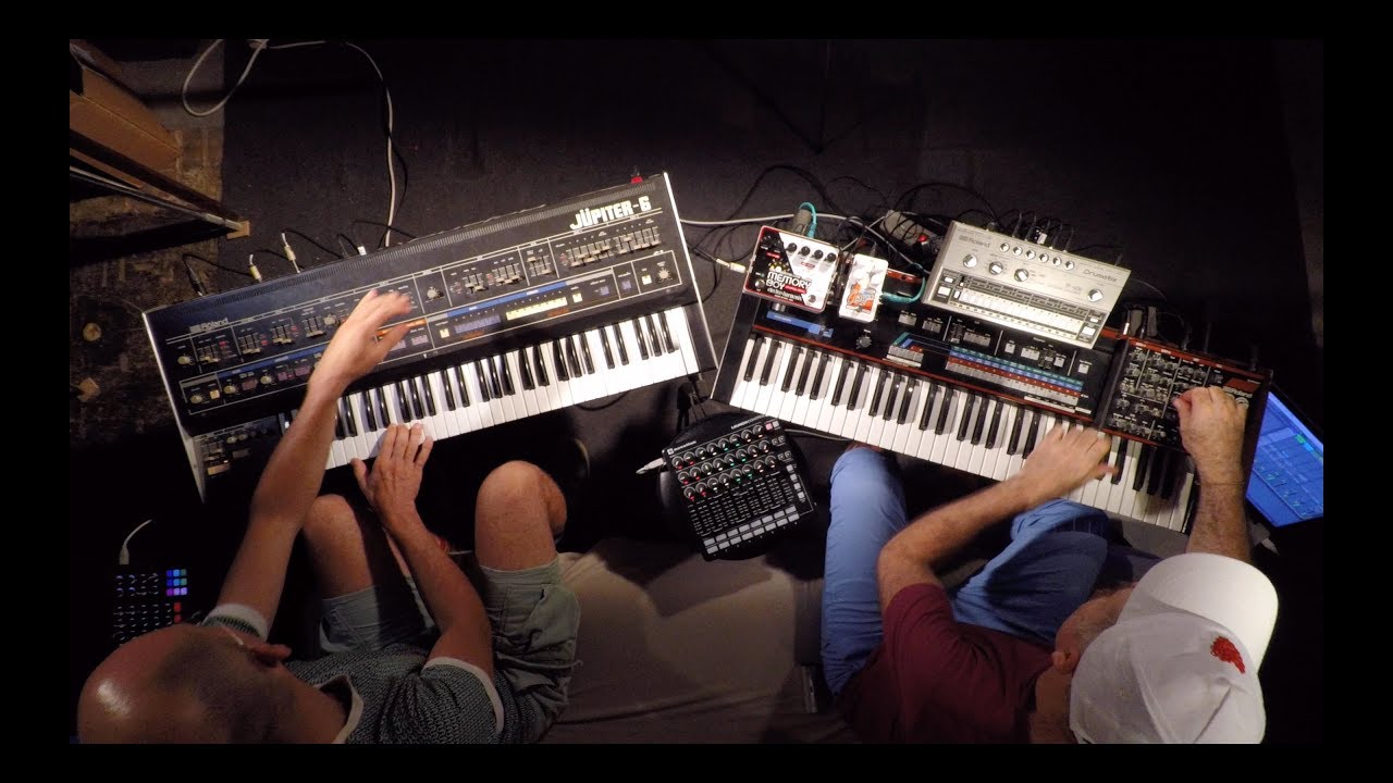 skinnerbox - sofa #3 (roland jupiter 6 , jx3p , tr606)