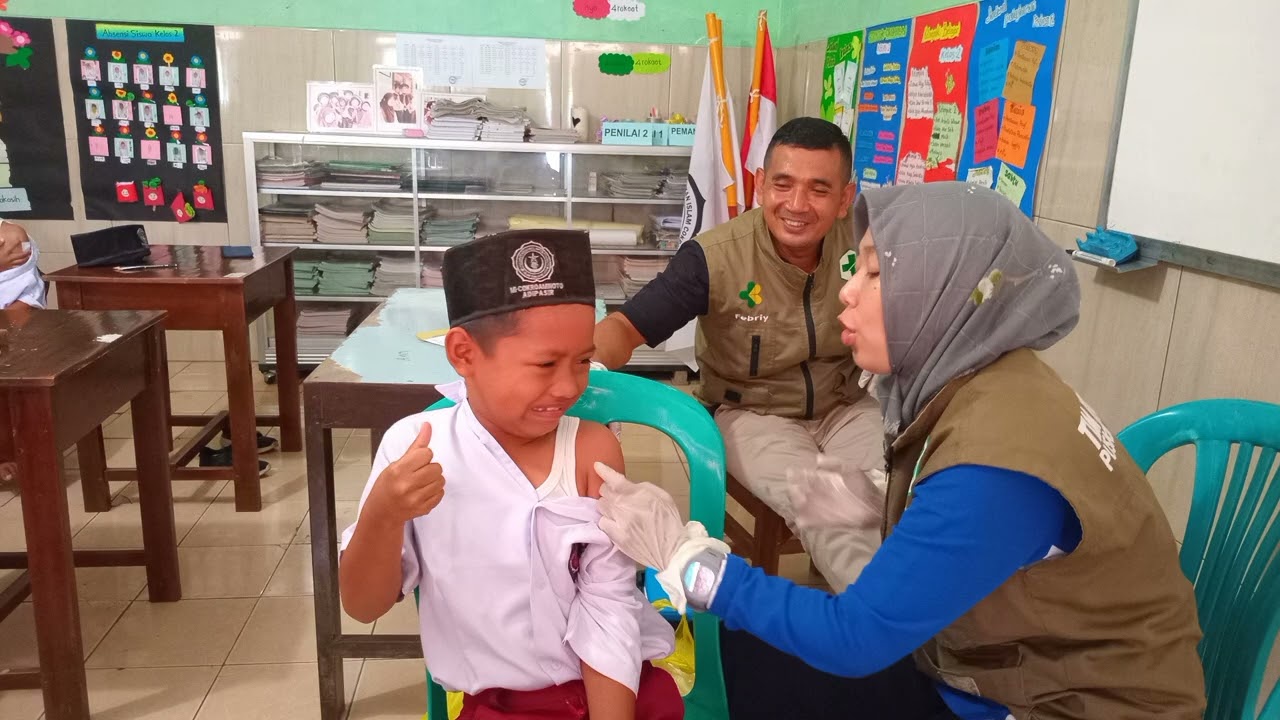 Pelaksanaan Imunisasi Tetanus Difteri untuk kelas 1, 2 dan 5 MIC ADIPASIR