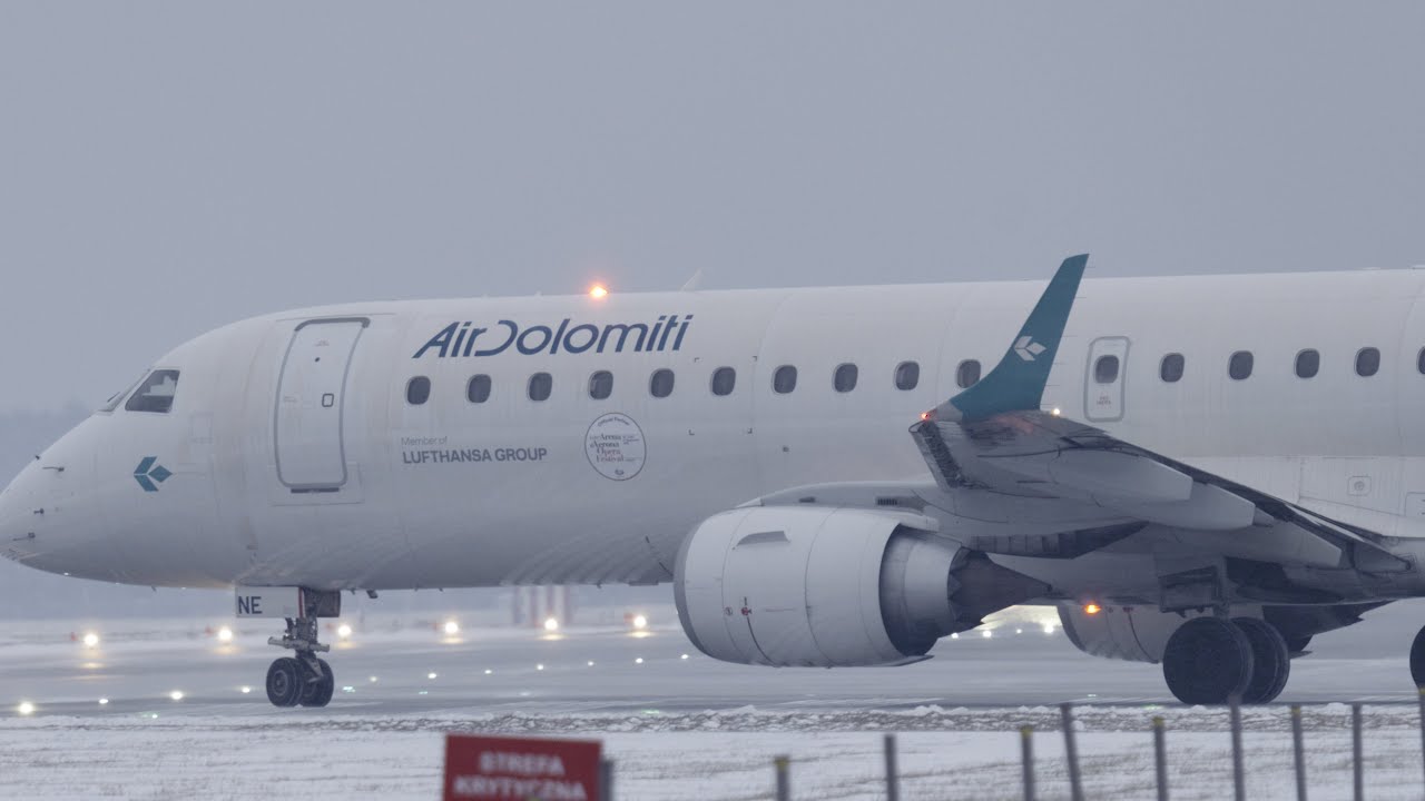 Zimowe starty i lądowania na lotnisku Katowice-Pyrzowice 07.01.2024