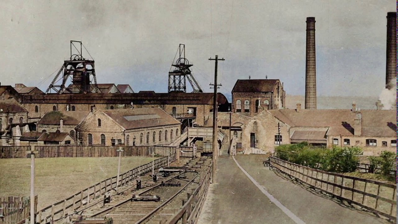 Ferryhill: A Colourful Postcard History