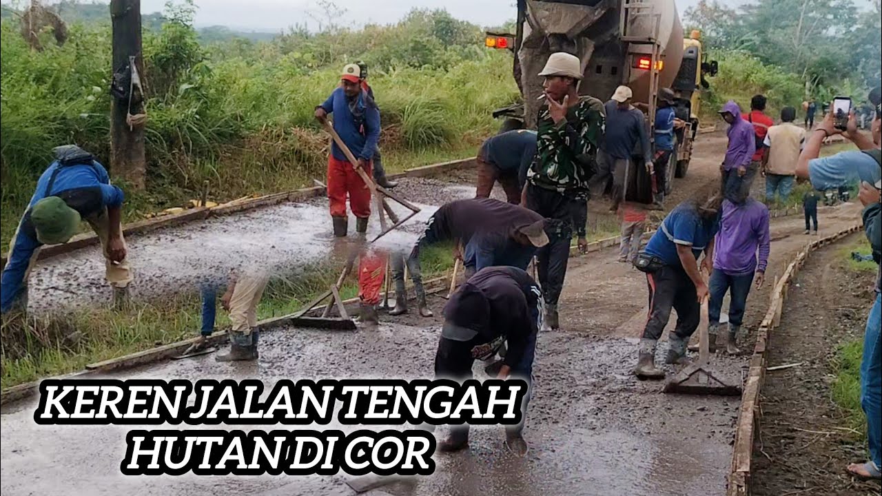 Kdm utus timnya untuk lakukan pengecoran jalan desa yang di tengah hutan, akses jalan ditutup 