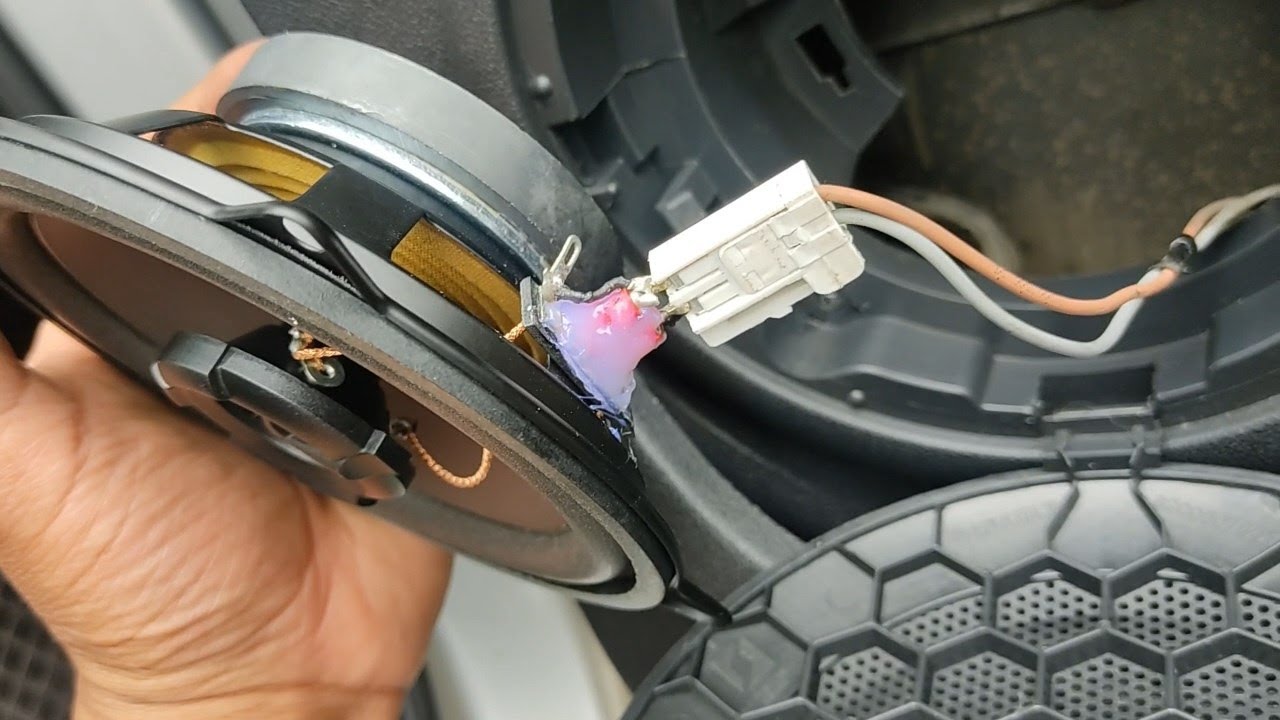 Cambio de parlantes en auto - Renault Sandero