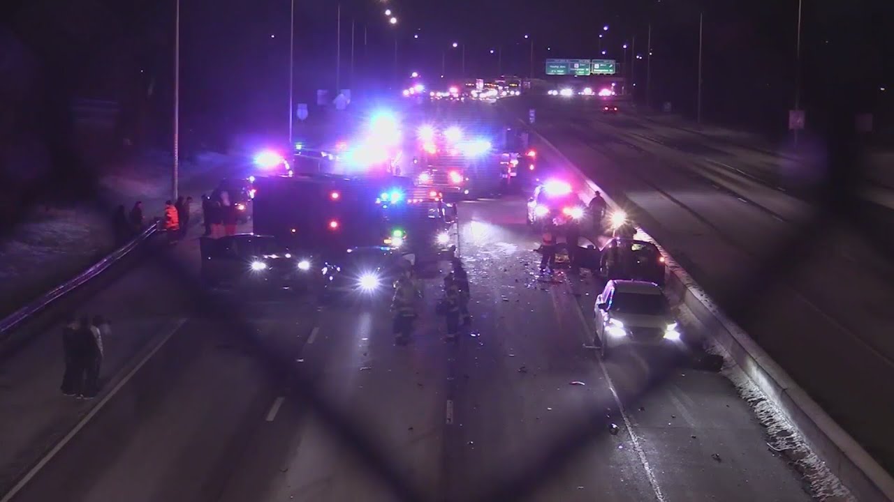 6-vehicle crash in north suburbs closes several lanes on northbound Edens Expressway early Sunday mo
