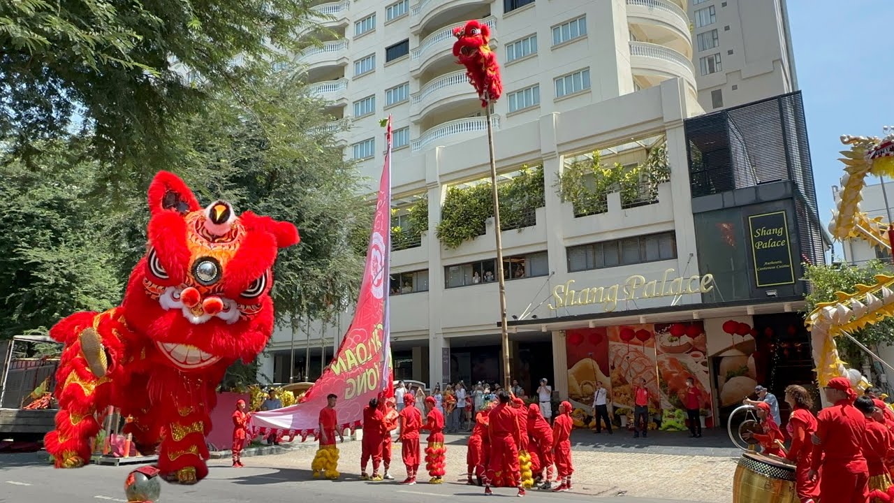 Nín thở quá hồi hộp Múa Lân đu cây ăn dưa hấu cảnh tượng chưa từng thấy