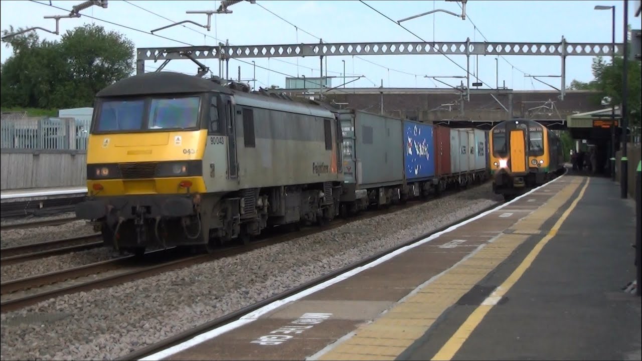 90043 & 350111 Tamworth, 01/07/15 (almost bowled!)