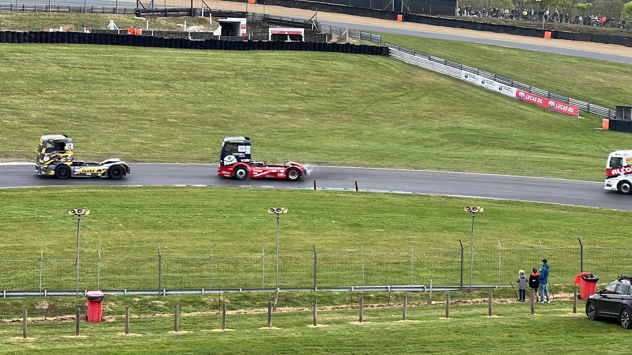 A morning at Brands Hatch - Trucks and classic cars