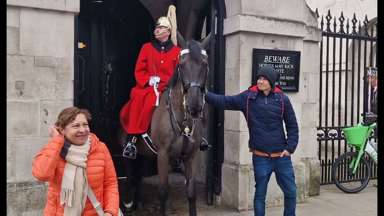 Don't touch the guard #thekingsguard