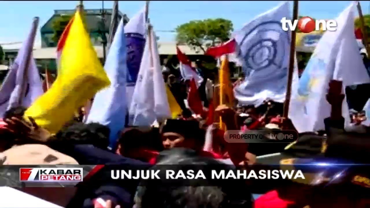 Masih Berlanjut, Mahasiswa di Surabaya Lakukan Aksi di Gedung DPRD Jatim