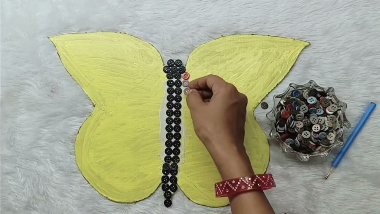 Beautiful Unique Butterfly Wall Hanging Craft Using Paper shirt button#butterfly#wall hanging