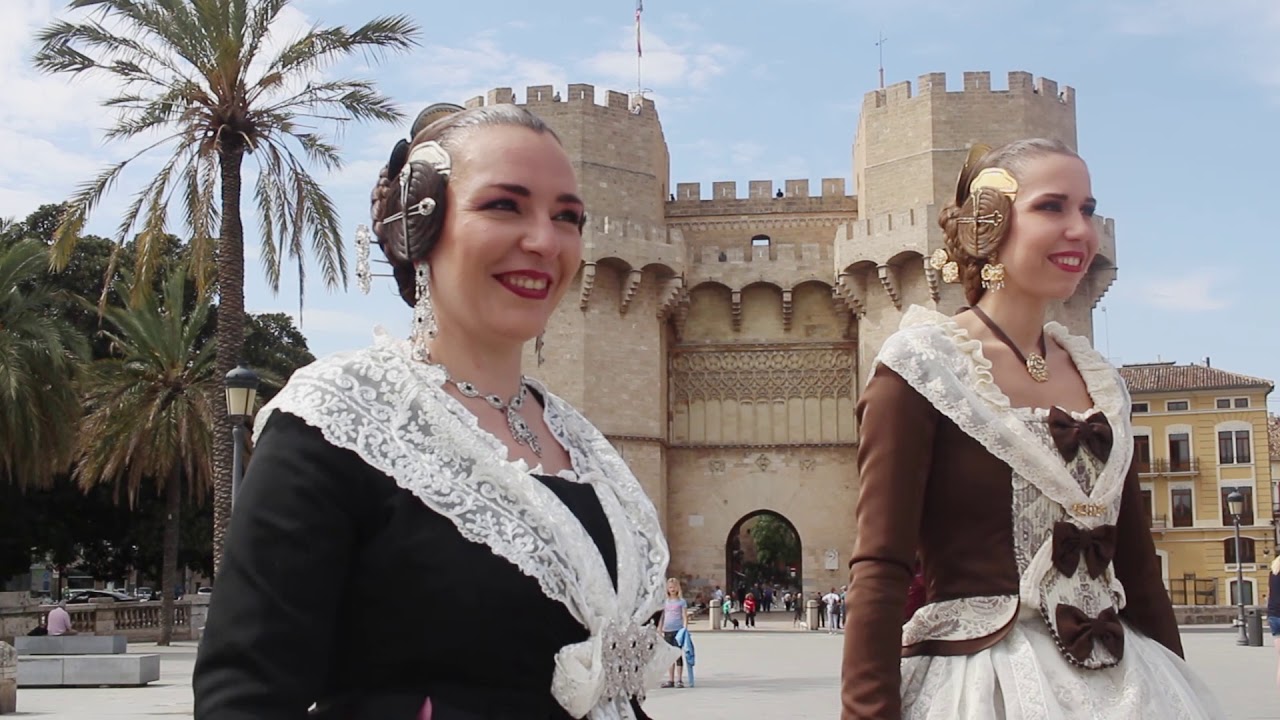 Artidisseny video fabricante manteletas mantillas y puntillas con bordado de cadeneta