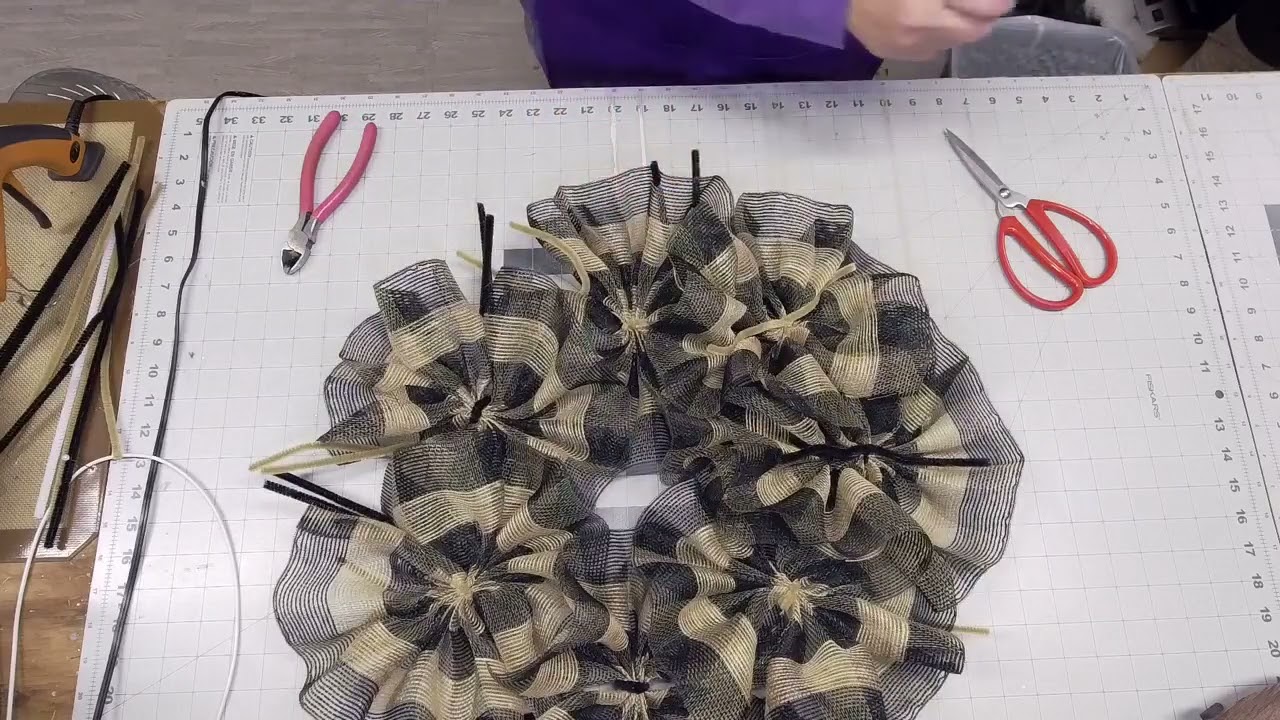 How to Make an Everyday Hello Wreath Making Tutorial