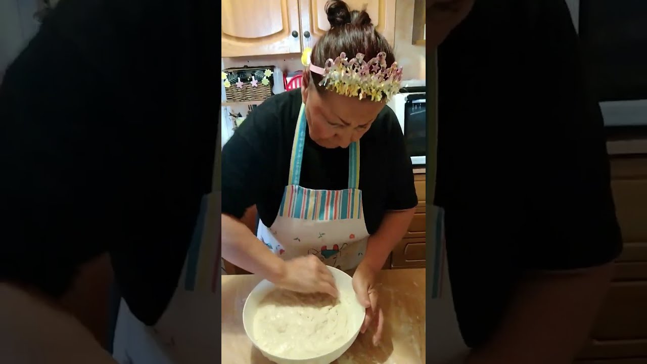 Pane con le pieghe fatto in casa. Questa è una delle migliori ricette, provatela, e poi mi direte..