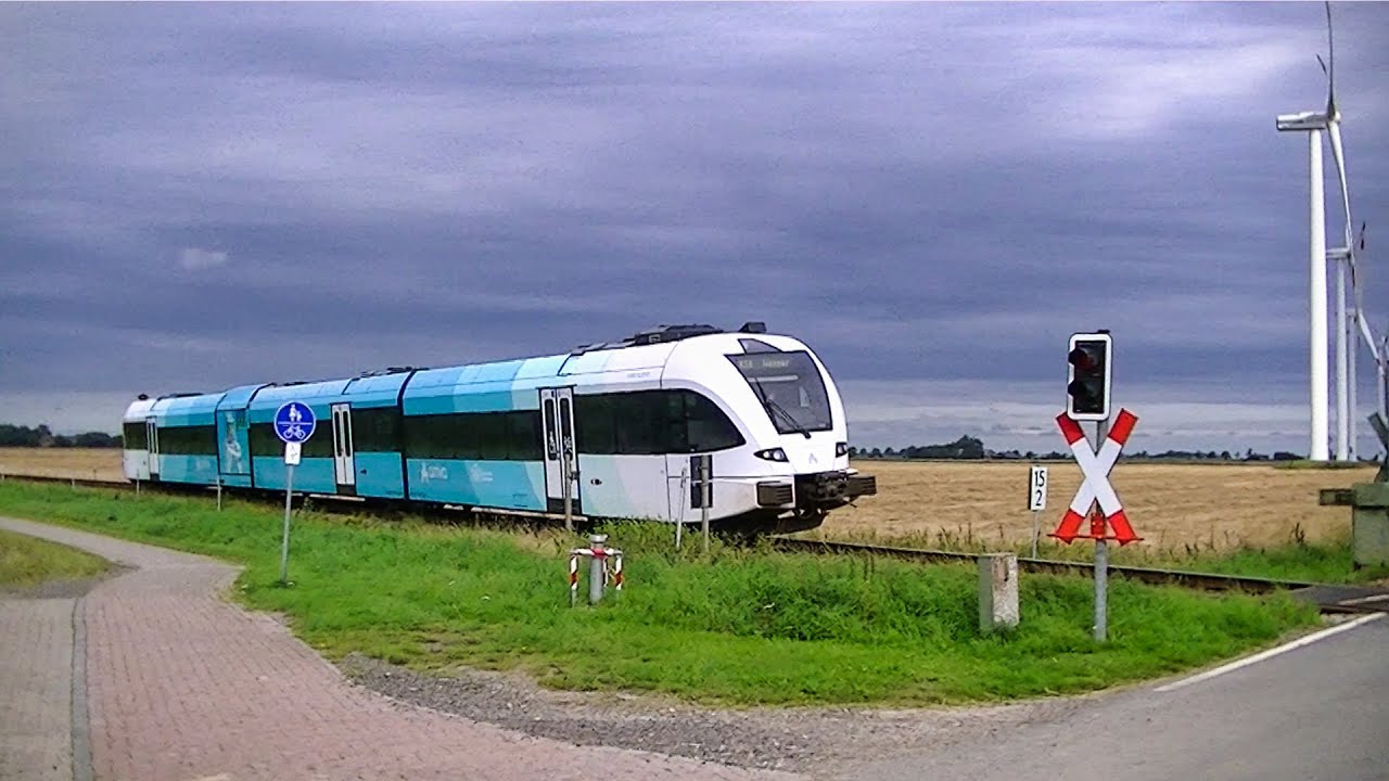 Stadler GTW der Arriva bei Bunde / Arriva railcar near Bunde (Germany)