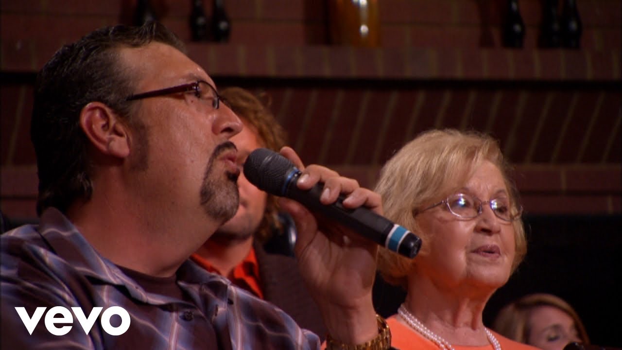 Bill & Gloria Gaither - Thanks to Calvary (I Don't Live Here Anymore) [Live] ft. Gene McDonald