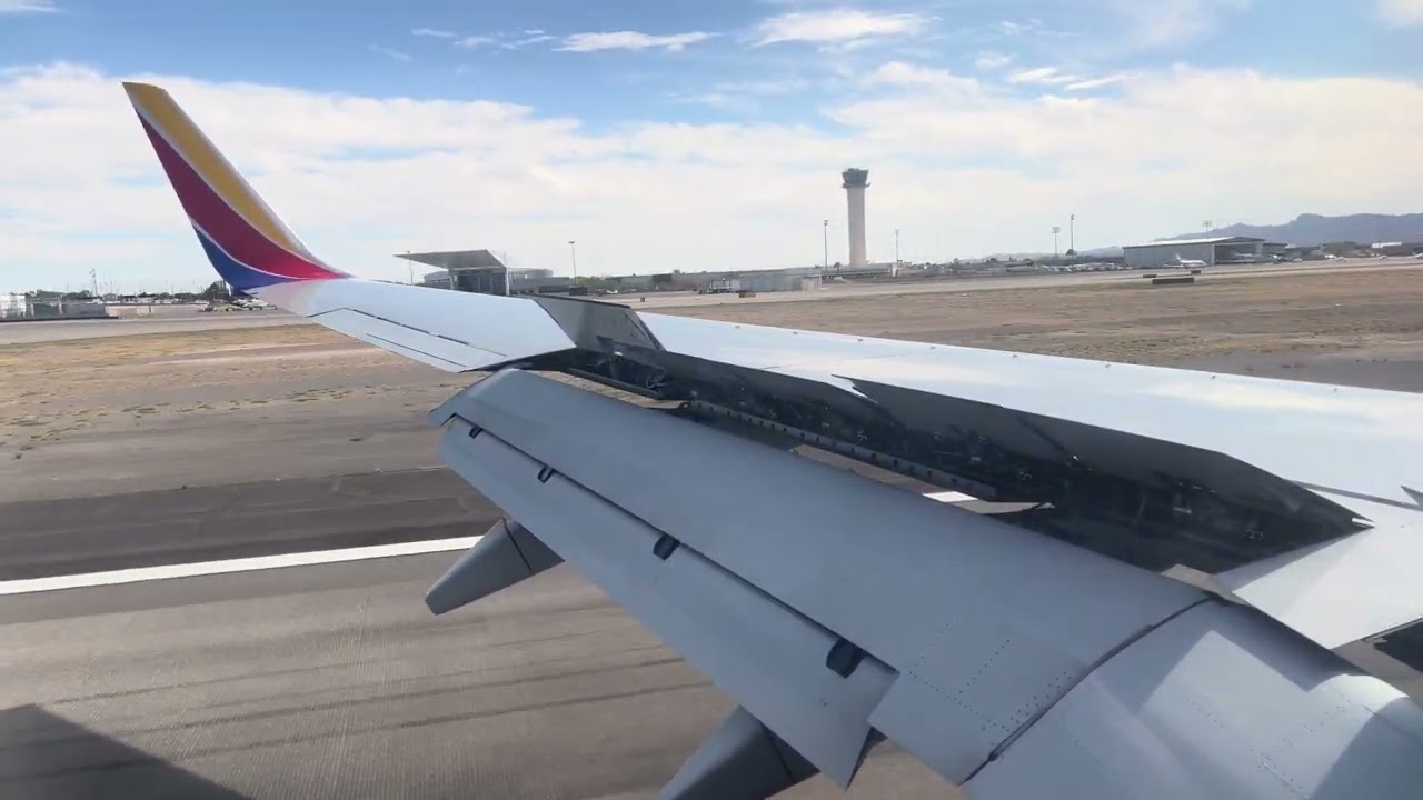 Southwest Airlines Boeing 737-700 Windy El Paso Landing