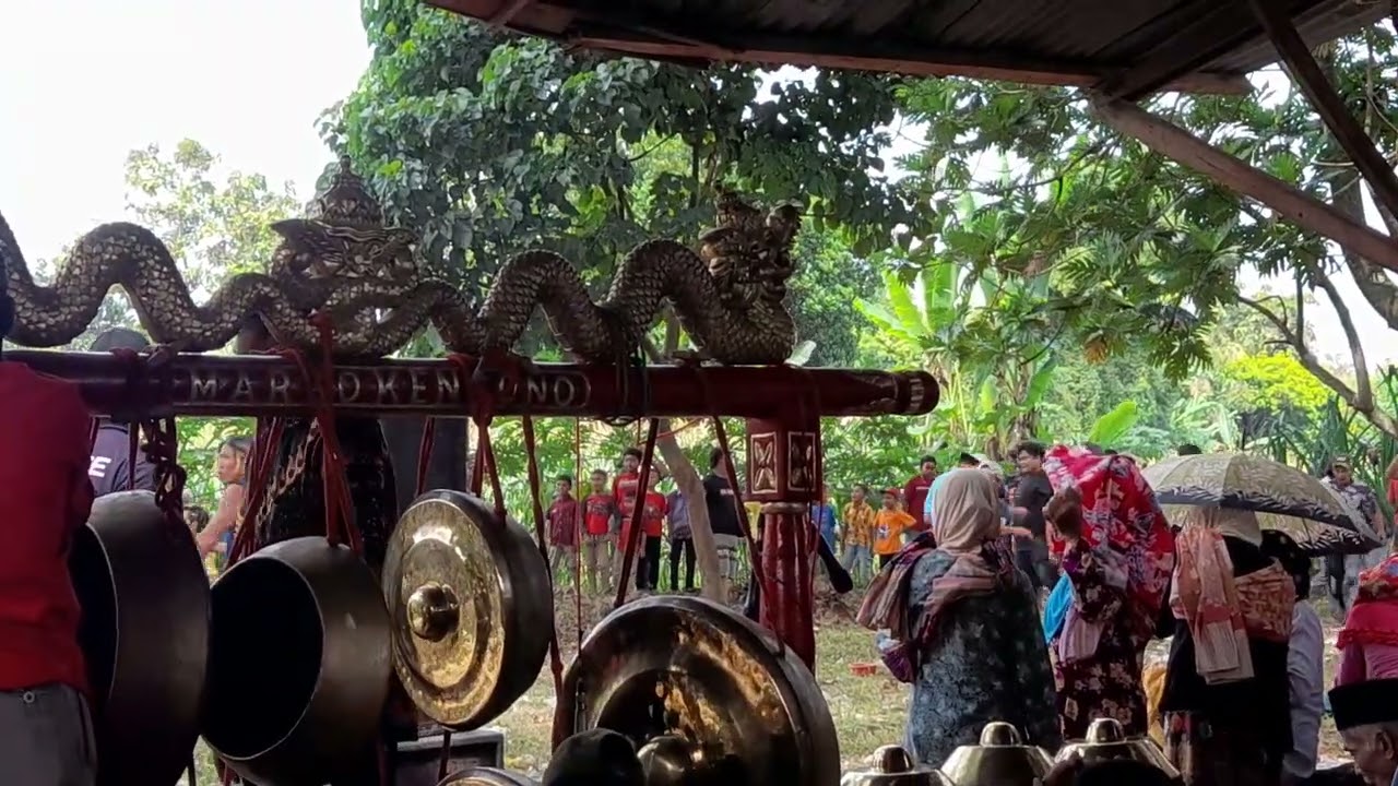 tradisi sedekah bumi dsa tondomulo kc kedungadem kb bojonegoro tempat gunung panji