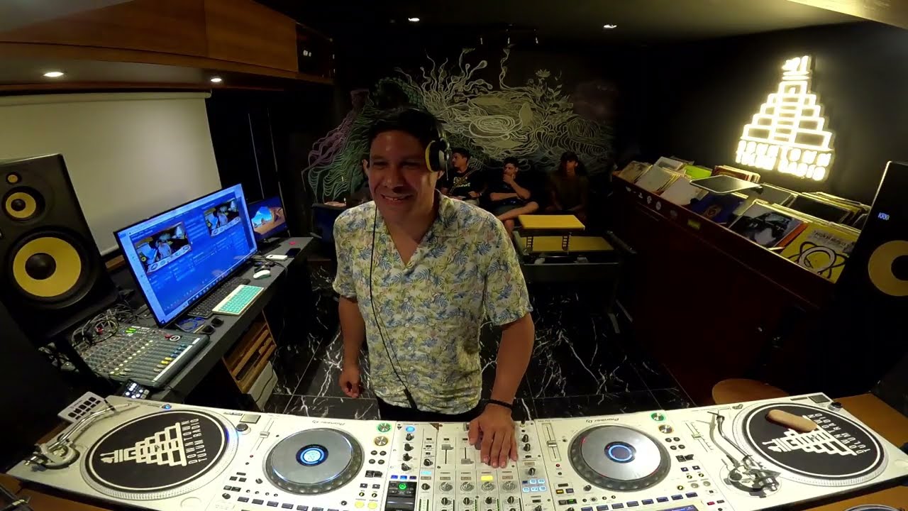 Julian Millan @ Downtown Tulum Radio (The Guest Mix)