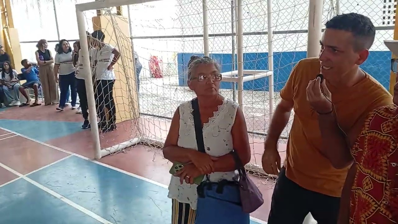 Maracatu Leão das cordilheira de lagoa de Itaenga apresentação no colégio em Moreno-pe