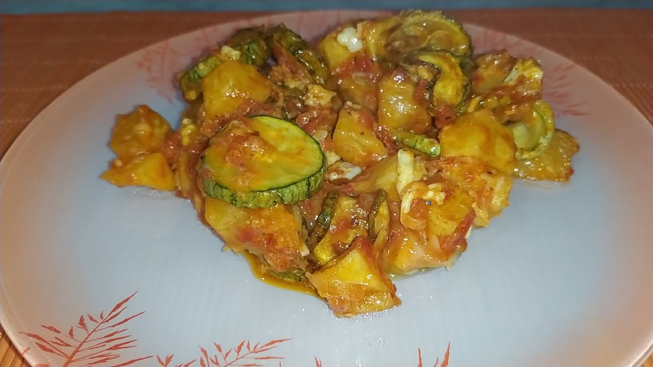 طبق صيفي خفيف و بنين بالقرعة و البطاطا و صلصة الطماطم يجي روعة هايل جربوه و ردولي الخبر 😋😋👍👍