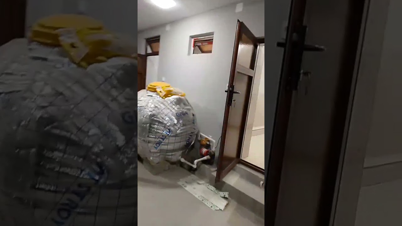 Денов  5 капада 8 сотихли   8  хона  ховли уй жой  сотилади. 915168875