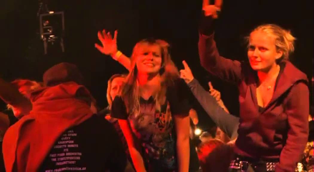 E!E - Nasraná(live)
