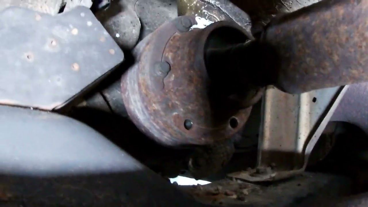 2006 Ford Explorer 4x4 front driveshaft U joint replacement