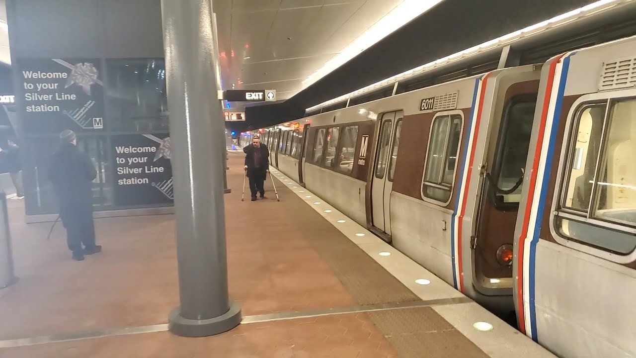 Walk from New Dulles Airport Metro Station to United Airlines Check In Area 8 Minutes 42 Second
