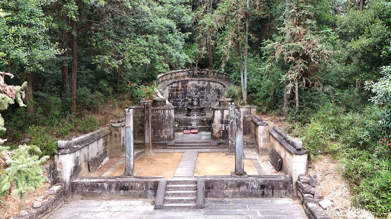 福建大山發現了建文帝陵墓，墓的形狀太奇怪了，隱藏了600多年的謎團終於水落石出，揭秘朱允炆是如何丟掉丟掉皇位的，建文帝朱允炆完全是一個廢物