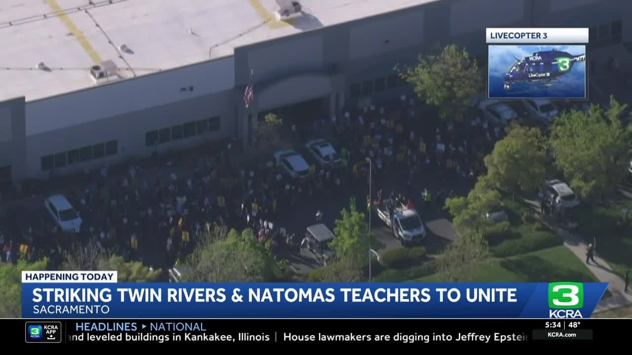 Учителя школ Natomas и Twin Rivers объединились для проведения забастовочного марша в Сакраменто.