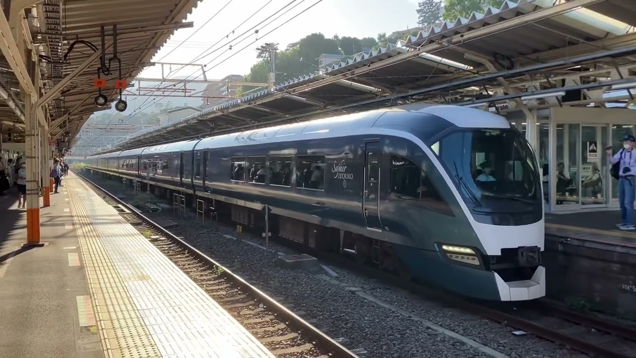 特急サフィール踊り子2号 東京行 E261系ｵｵRS1編成 熱海駅4番線をミュージックホーンを鳴らしながら発車