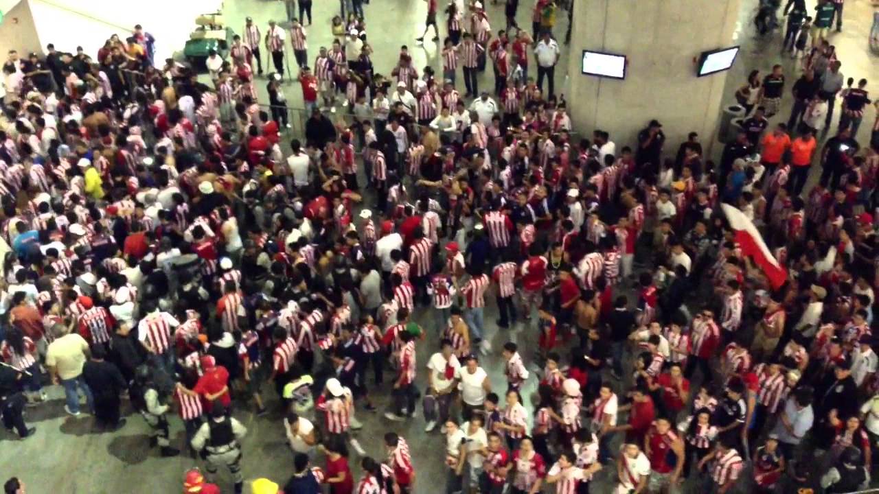 Chivas vs León Clausura 2013 [Salida del estadio]