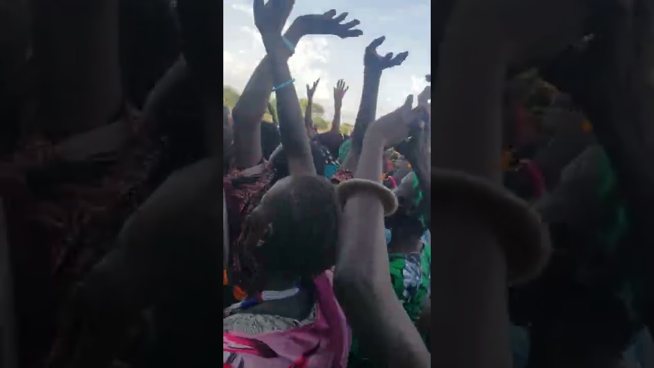 Makur Amaljok live performance in Luacjang