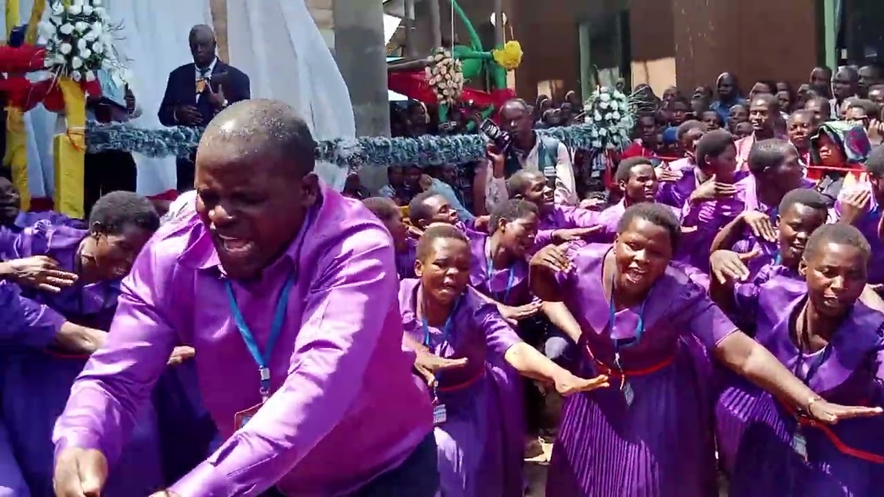 MAKAMBAKO TV- KWAYA YA UWATA  UPENDO MAKAMBAKO.
