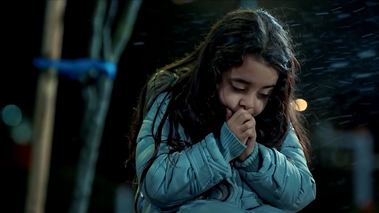 Para escapar de su horrible padrastro, la niña empezó a vivir huyendo de un lugar a otro.