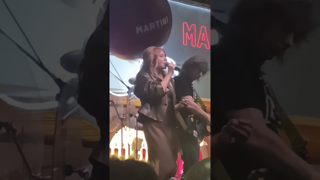 Алёна Апина электричка депо 