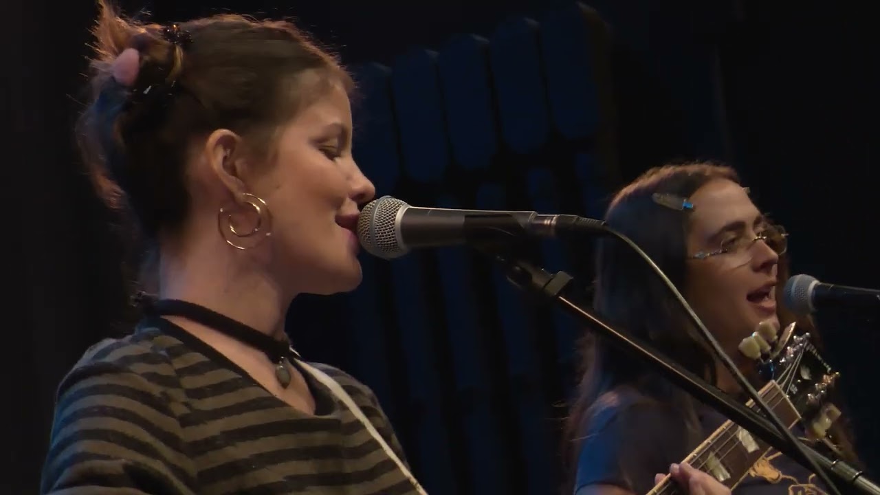 Hinds - Boom Boom Back | 101.9 KINK | PNC Live Studio Session