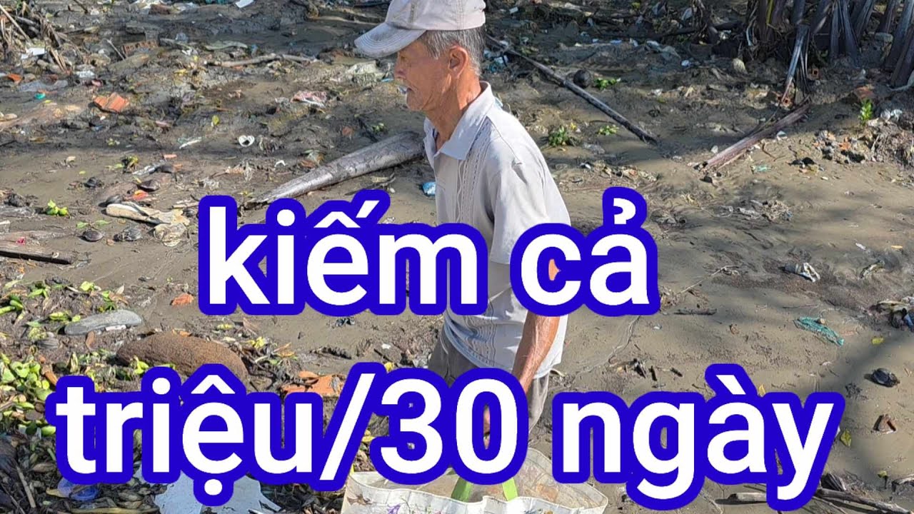 Cụ kiếm cả triệu mỗi tháng đi cong vẹt cả cột sống để mưu sinh