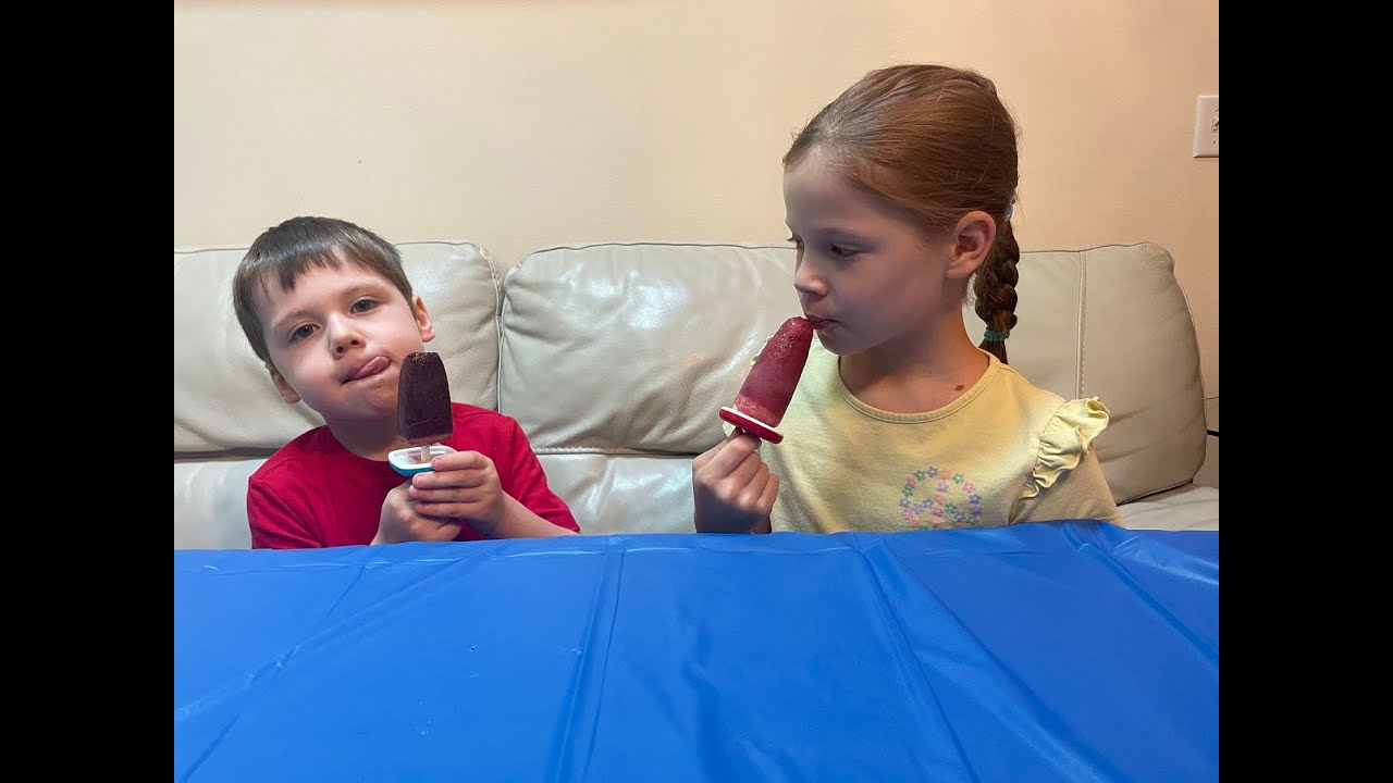 Sofia & Sasha Make Yummy Popsicles for the First Time! 🍫🍌  Fun Summer Treats for Kids