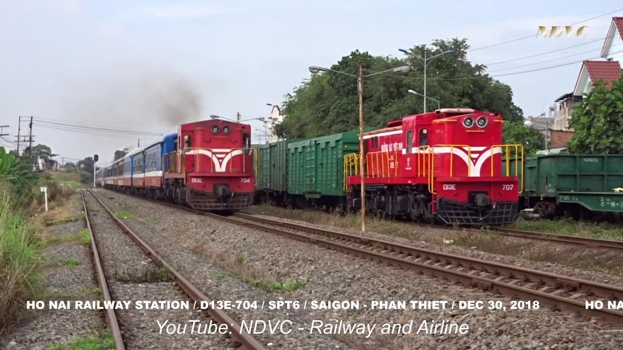 INDIAN LOCOMOTIVE | KHOẢNH KHẮC TÀU KHÁCH VƯỢT TÀU HÀNG TẠI GA HỐ NAI