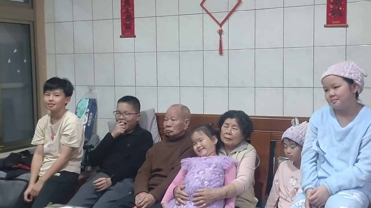 2026大年初二回娘家， 外公外婆及孫子們合照