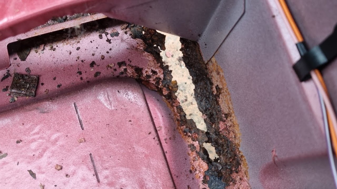 How Rotten Can Our Daily Driven Metro Be?? Urgent MOT Repairs On The Mighty Rover 100