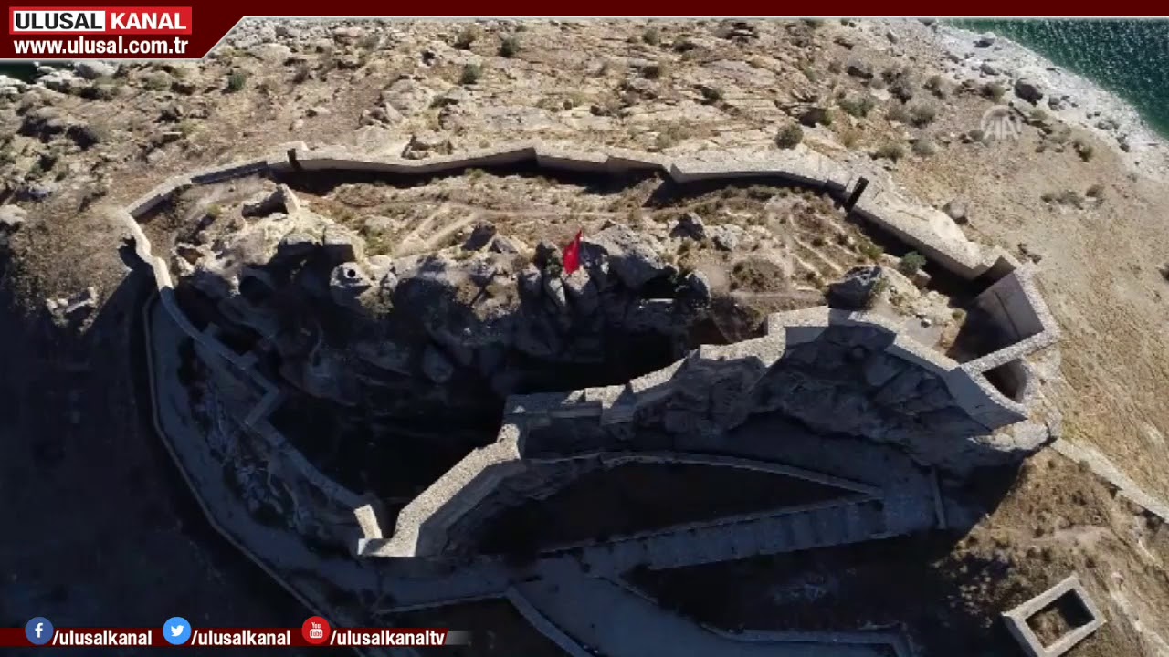 Tunceli'nin Pertek kalesi hayran bırakıyor