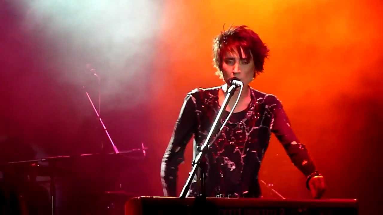 Земфира – «Господа», «Кто?» (11.12.11)