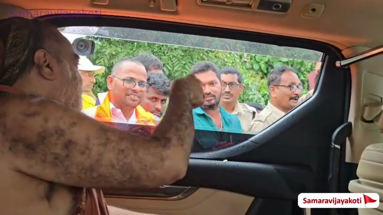 En route to Kurnool - Jagadguru Pujyashri Kanchi Kamakoti Mahasannidhanam Vijaya Yatra, AP & TL 2025