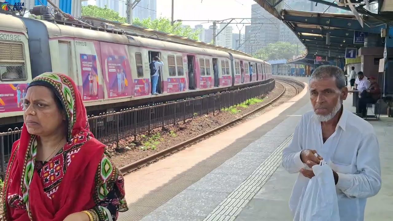Mumbai Local Train Video Cotton Green Railway Station Train Arriving and Departure #cottongreen #fly