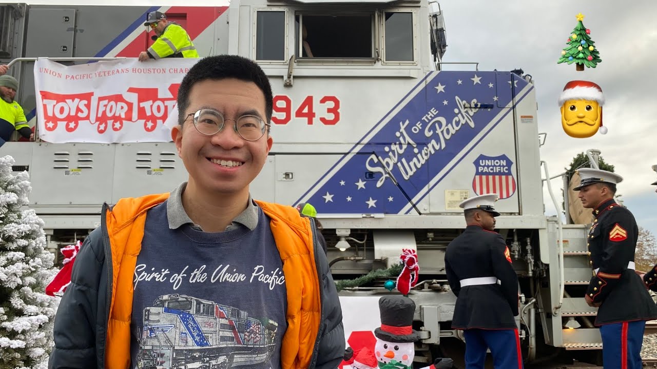 Spirit Of The Union Pacific 1943 with UP 1988 Katy on a Toys For Tots Christmas Train with chase!